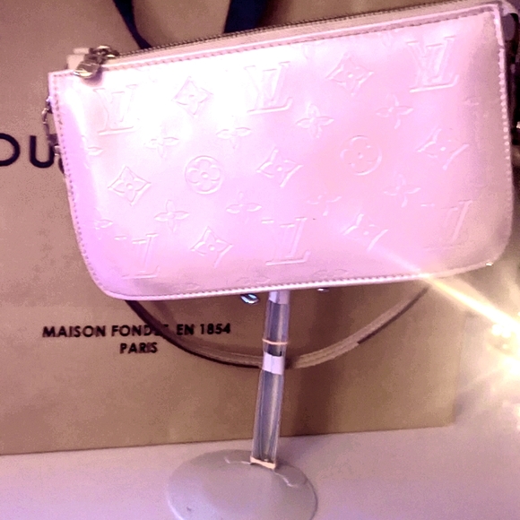 COPY - COPY - Monogram Vermis Line  Marshmello pouch - Picture 2 of 3